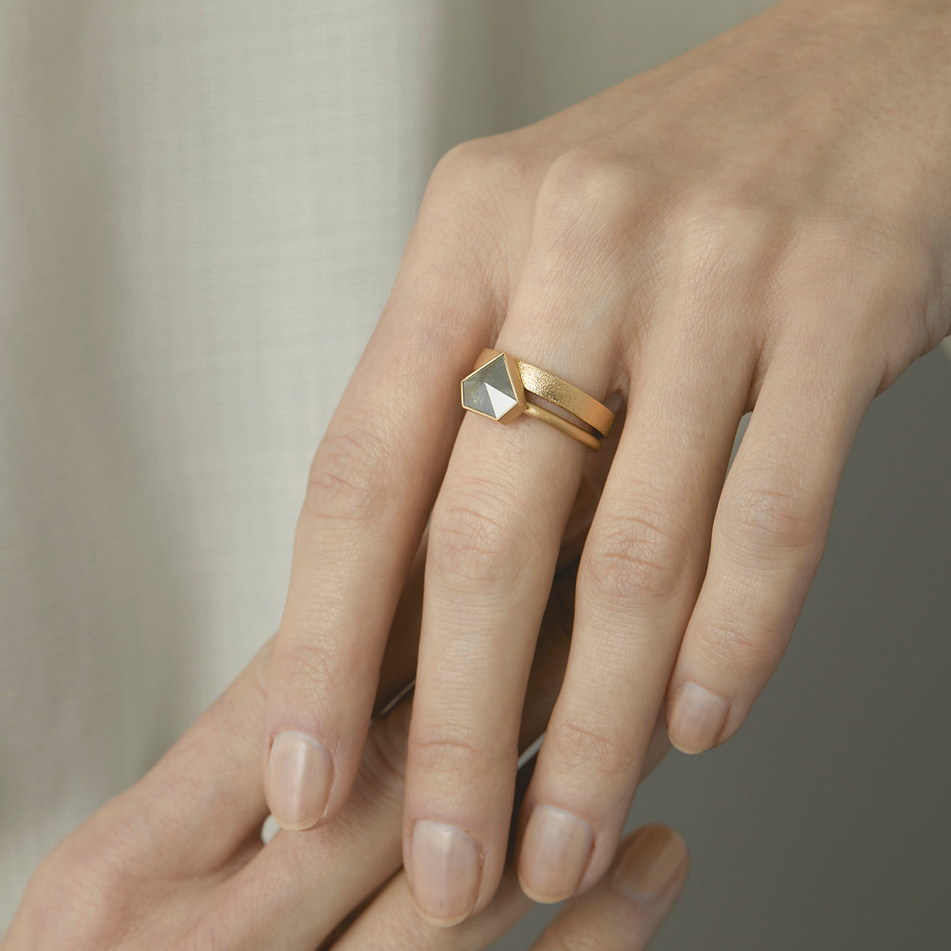3.7mm Square Gilded Band | MR0116