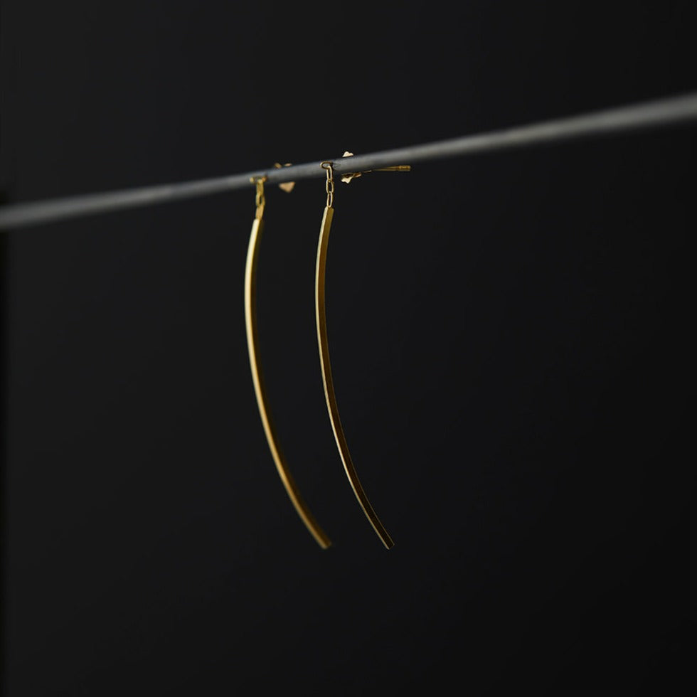 E3501 | Linear Curve Earrings