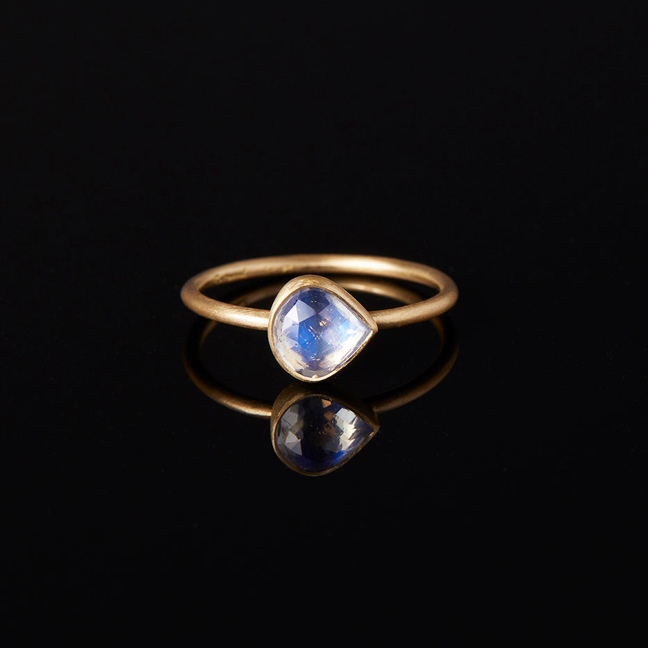 Rainbow Moonstone Ring Dainty Moonstone Ring 925 Sterling - Etsy | Rainbow moonstone  ring, Moonstone ring, Silver fashion