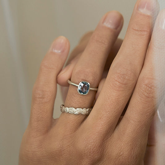 18K white Gold on Model