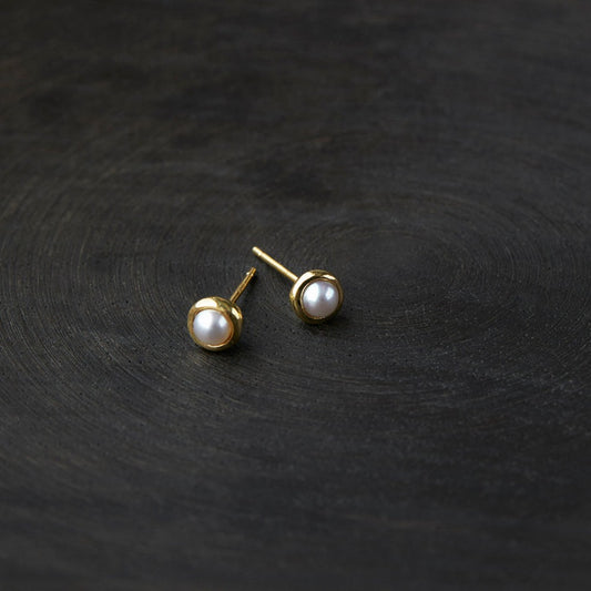 E2801P | Gold Trimmed Pearl Studs